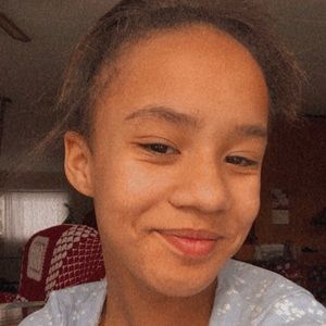 Meet your Posher, Adrianna